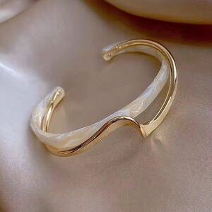 Sculptural Gold Cuff Bracelet | Elegant Statement Piece